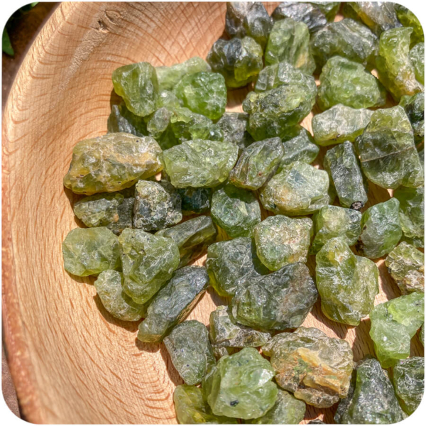 Peridot (OlivinăCristolit) brut preț