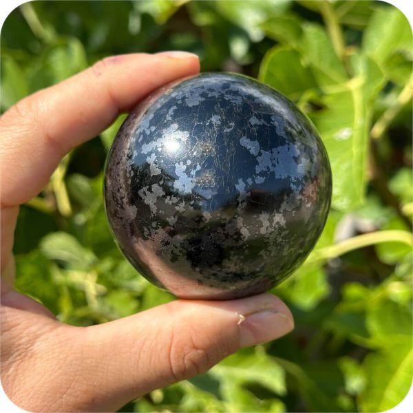 Sferă Turmalină Neagră cu Includeri pentru Protecție Energetică - imagine 3