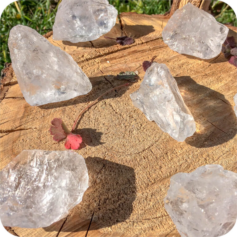 Cristal de Stâncă - Proprietăți, Semnificație, Beneficii, Zodie, Chakra și Purificare