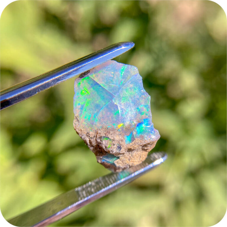 Opal - Proprietăți, Semnificație, Beneficii, Zodie, Varietăți, Chakra și Purificare