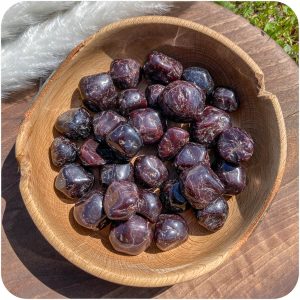 Granat Almandin rulat natural