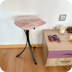 Masă din Cuarț Roz - o Combinație de Stil și Simbolism Nr. 4